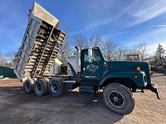 1994 INTERNATIONAL 2674 Triaxle