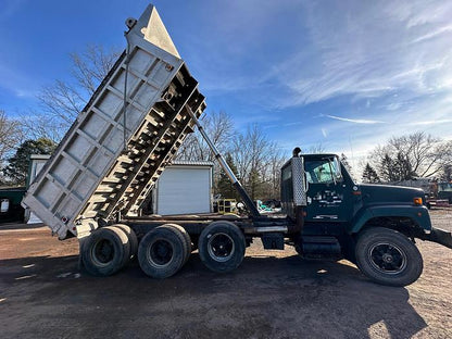 1994 INTERNATIONAL 2674 Triaxle