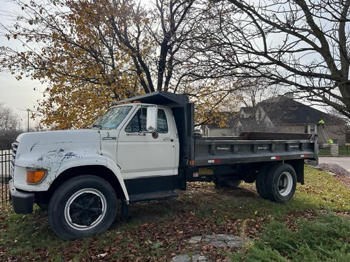 1996 FORD F800