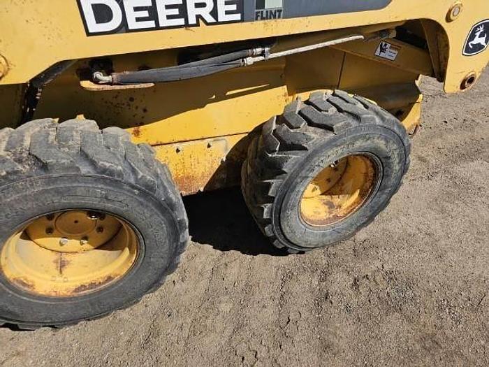 2005 John Deere 328